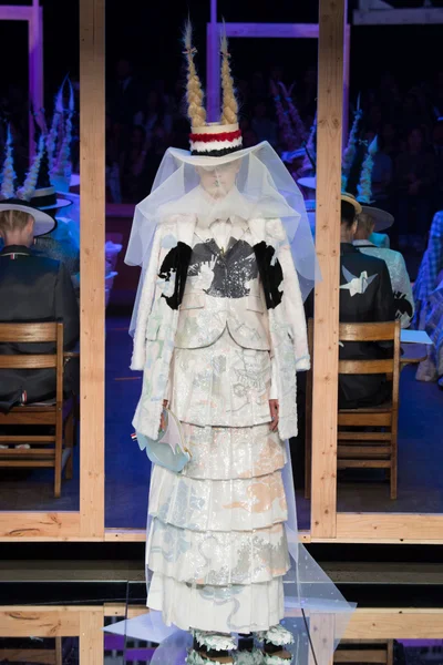 Look 29